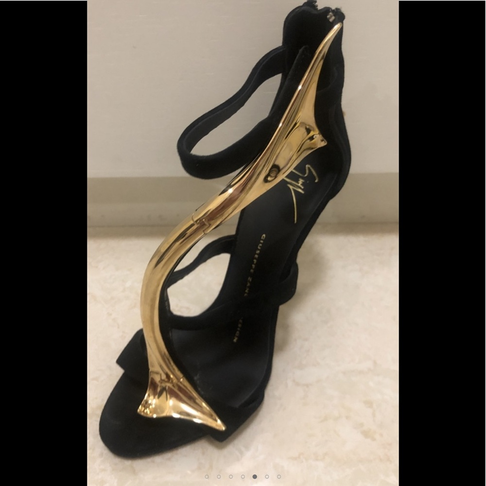 *SOLD* 💯Auth Giuseppe Zanotti Alien Suede Sandals - Picture 5 of 6